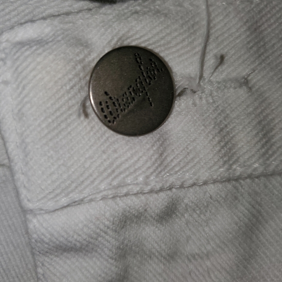 ๐ค Wrangler 'Western' White Shorts ๐ค - Picture 5 of 8